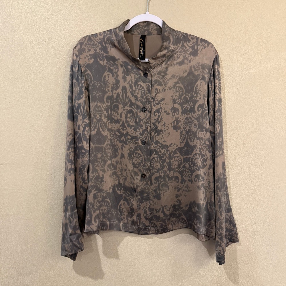 Kate Beck Damask Abstract Silk Blend Mock Neck Button Front Blouse Taupe 8